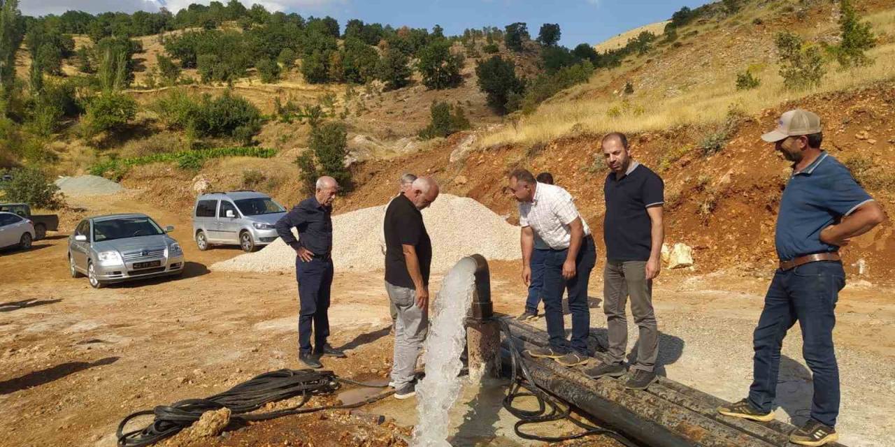 Çelikhan İlçesinde 3 Kuyuda Su Bulundu