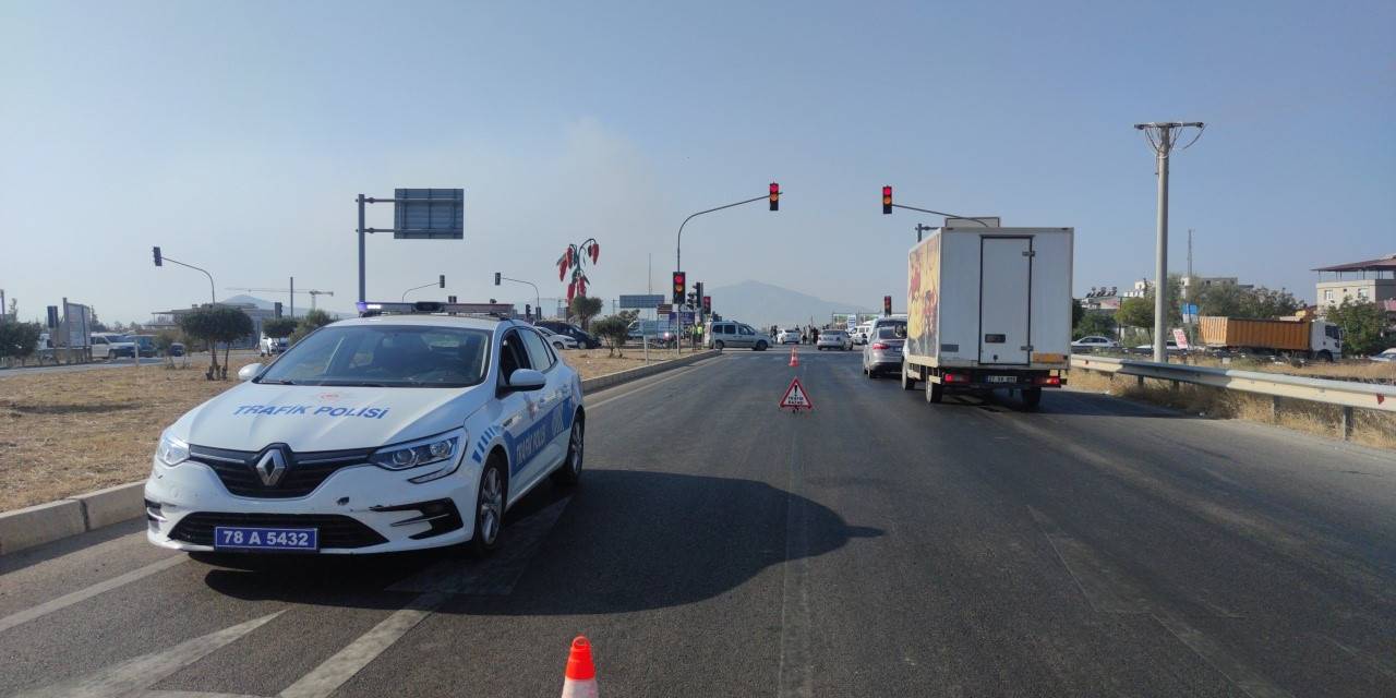 Kamyon İle Motosikletin Çarpış: 1 Ölü