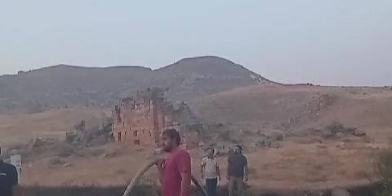 Tripolis’te Örtü Yangını Korkuttu