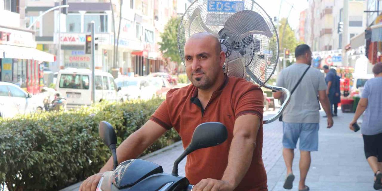 Sıcaktan Bunalan Vatandaş Motosiklete Vantilatör Taktı