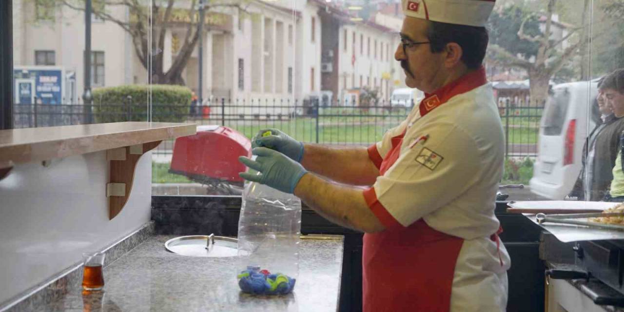 Okuduğu Haberden Etkilenerek Mavi Kapak Biriktirmeye Başlayan Döner Ustası, Engellilere Umut Oluyor