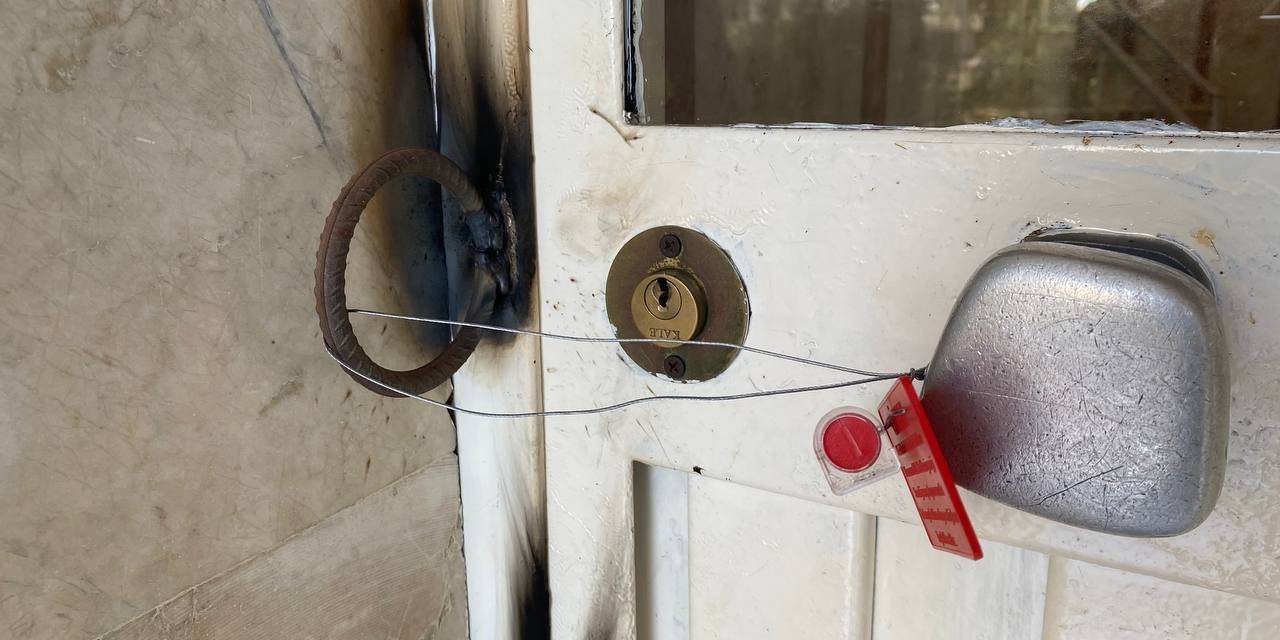 Boşaltılan 26 Yıllık Sitenin Kapısına Mühür Vuruldu, Hırsızlık Olaylarına Karşı Kaynak Atıldı