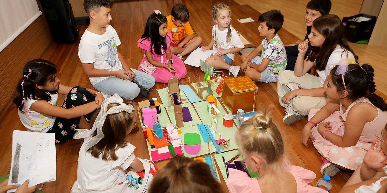 Çocuklar Hayallerindeki Şehri Maketlerle İnşa Etti