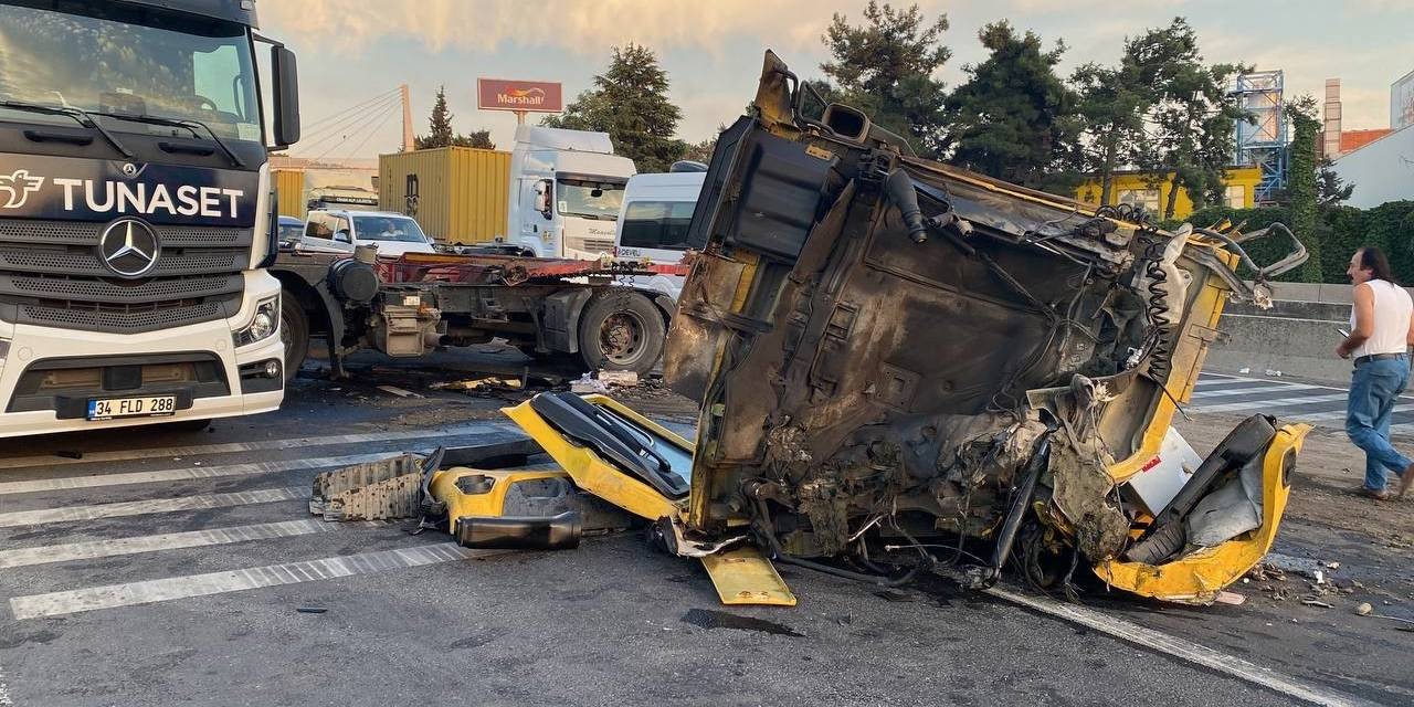 Tırın Kupasının Koptuğu Kazada Ağır Yaralanan Sürücü Hayatını Kaybetti