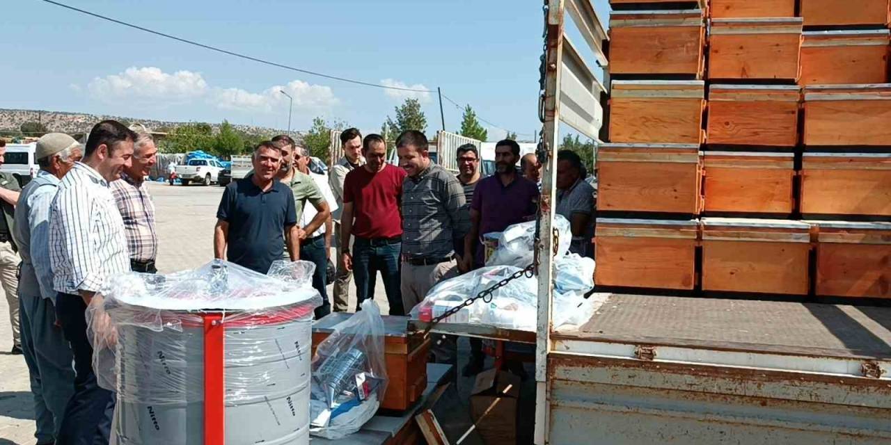 Dicle’de Arı Bağ Ve Meyve Üreticilerine Tarımsal Makine Desteği