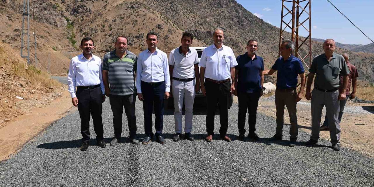 Pütürge’de Asfalt Çalışmaları Devam Ediyor