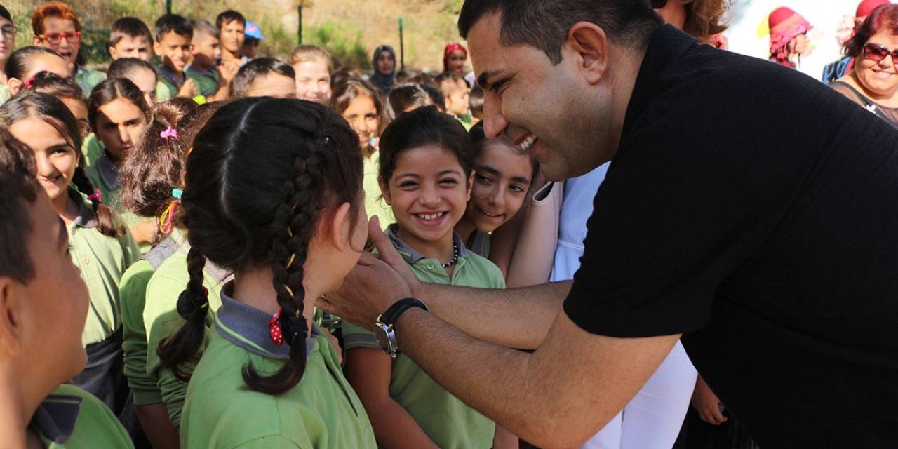 Kuşadası Belediyesi’nin Öğrencilere Desteği Sürüyor