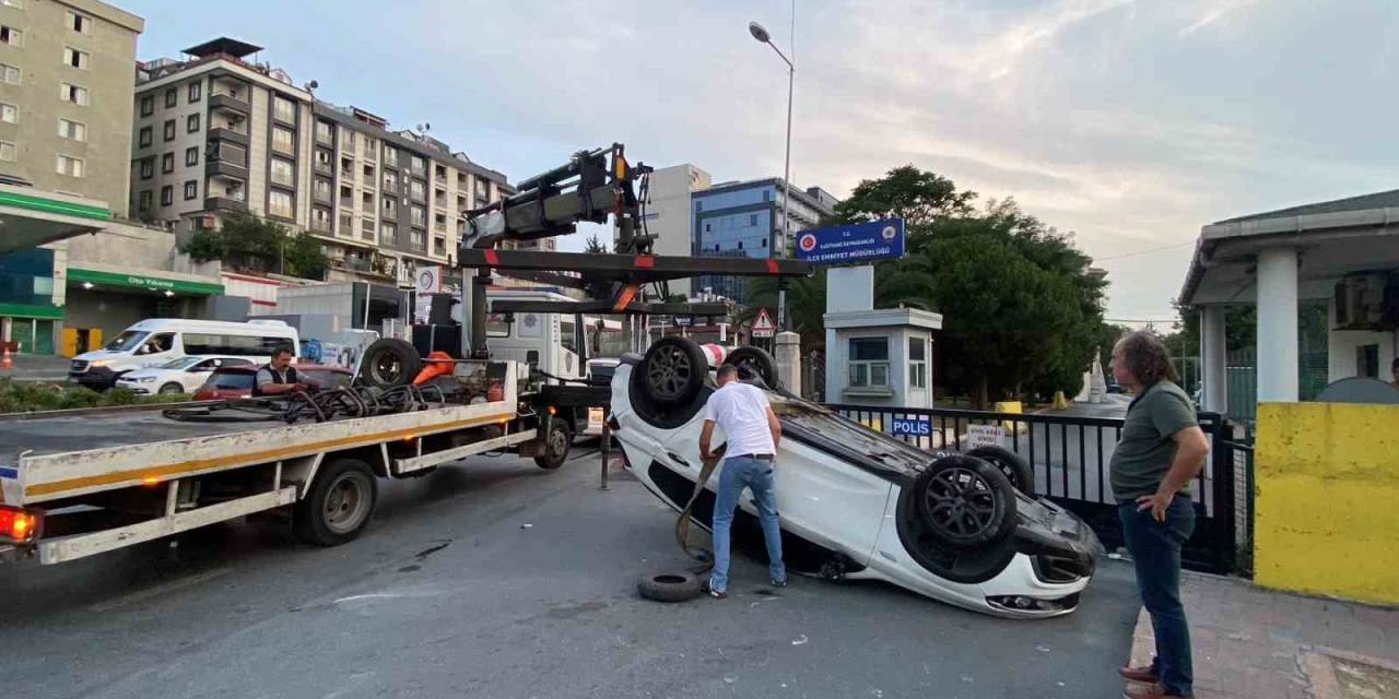 Kağıthane’de Takla Atan Otomobil, Emniyet Müdürlüğü’nün Önüne Uçtu