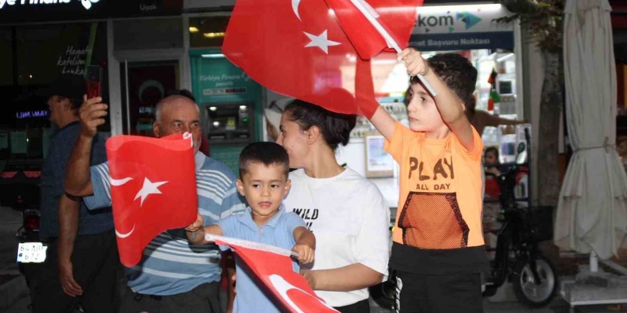 Uşak’ta Kurtuluş Etkinlikleri Kurtuluş Korteji İle Başladı