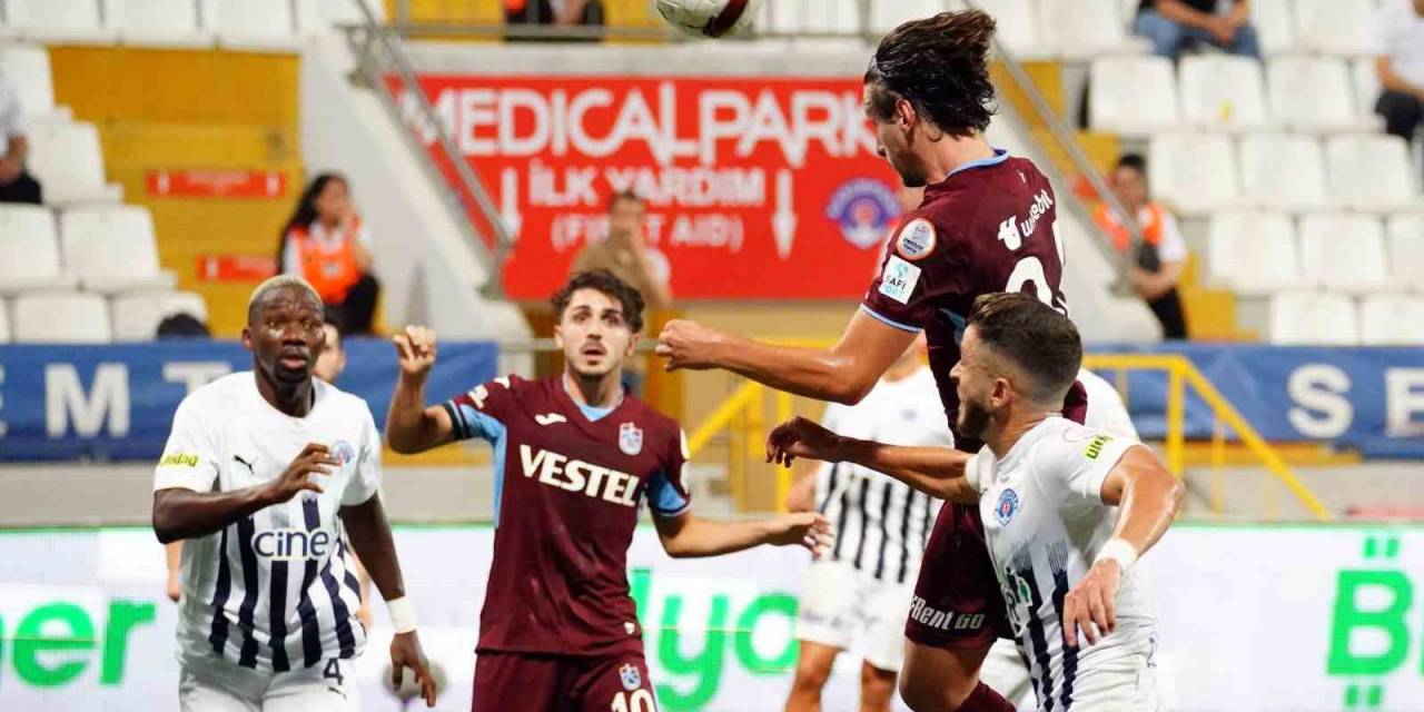 Trendyol Süper Lig: Kasımpaşa: 0 - Trabzonspor: 3 (İlk Yarı)