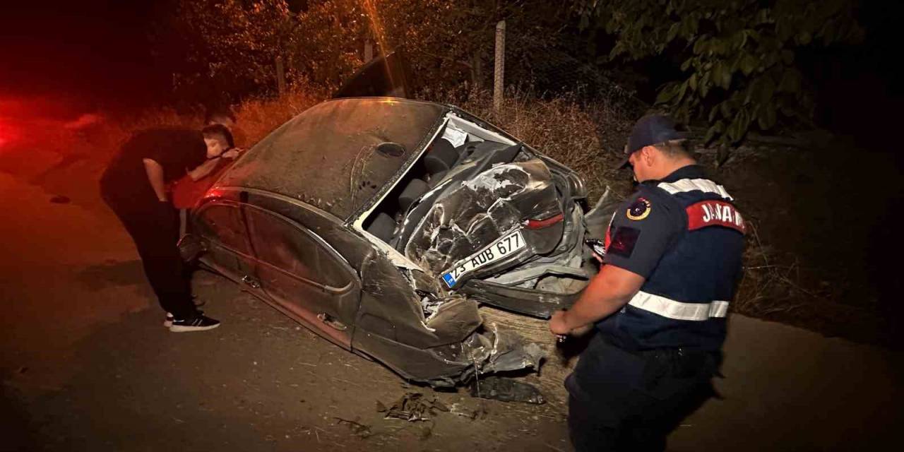 Elazığ’da Kontrolden Çıkan Araç Yoldan Çıktı: 2’si Ağır 3 Yaralı