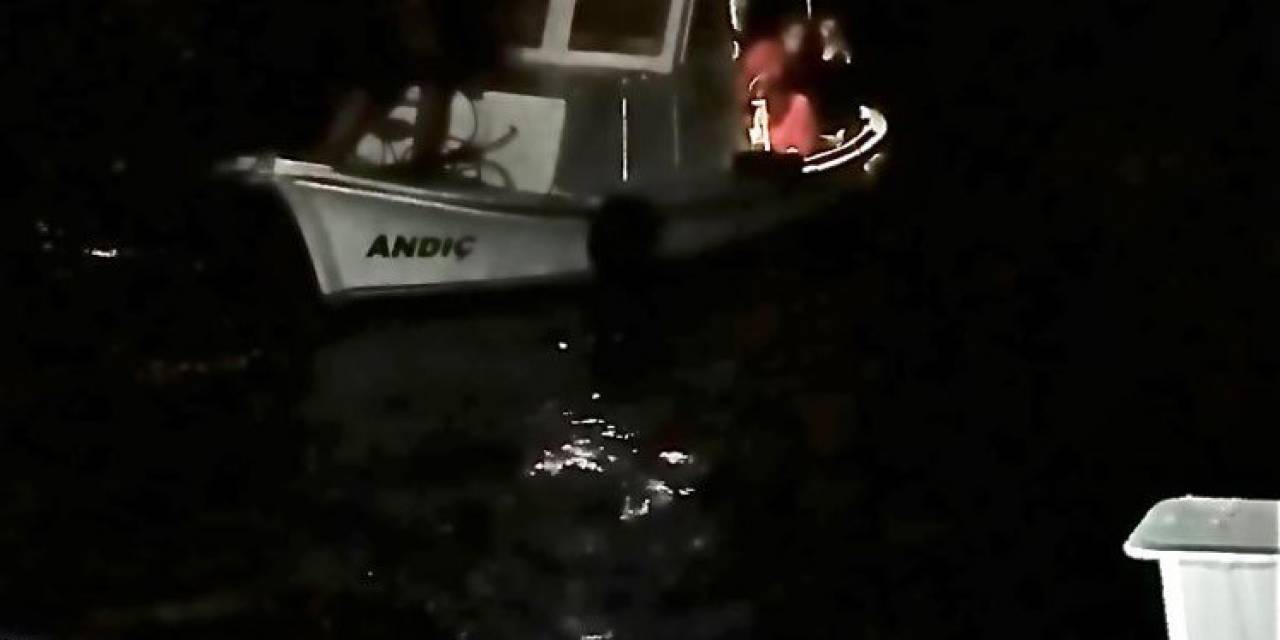 Çanakkale Boğazı’nda Sürüklenen Tekne Kurtarıldı