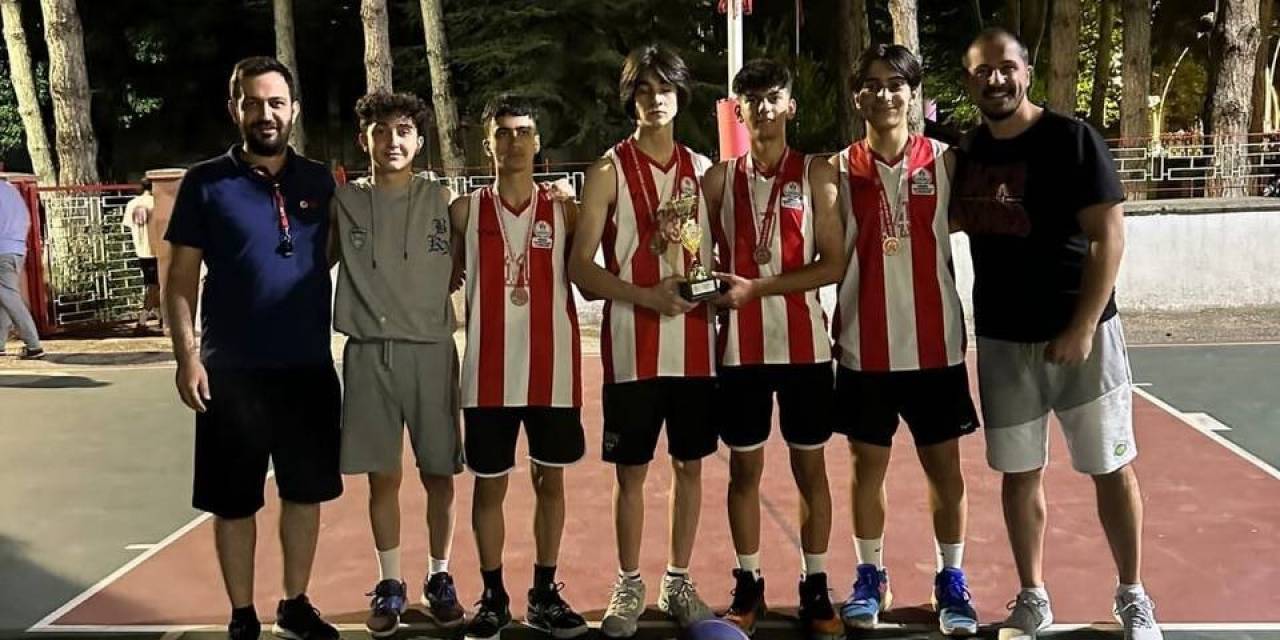 Bayburt Takımı Sokak Basketbolunda Üçüncü Oldu