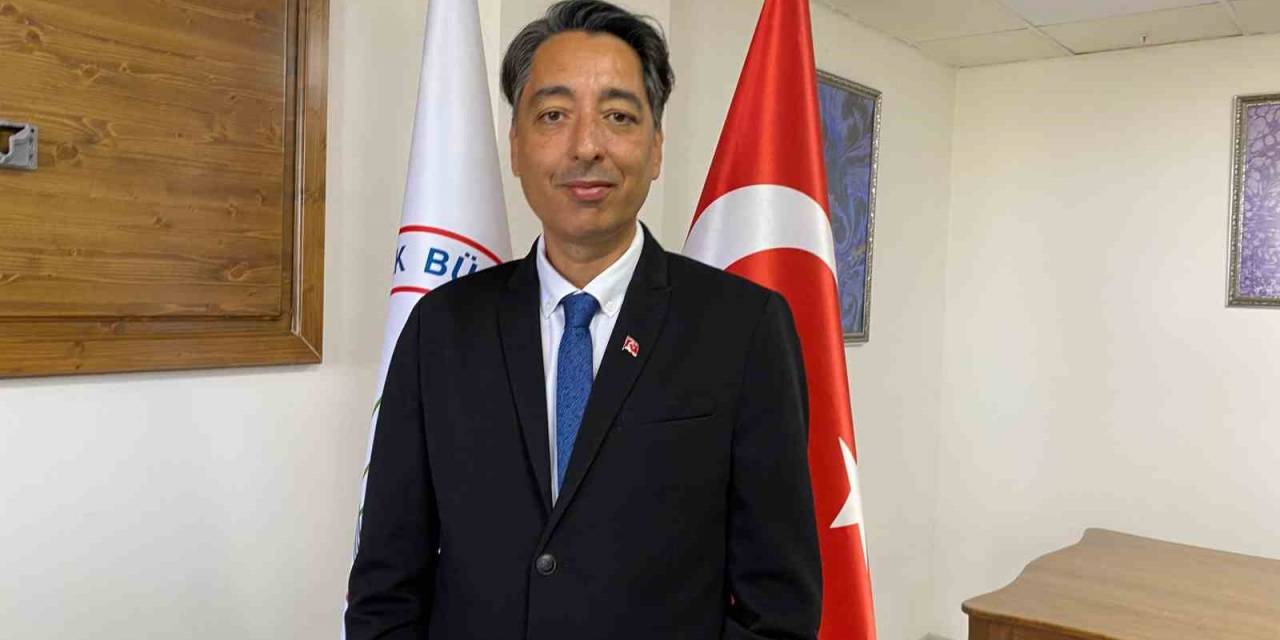 İlker Kömürcü, Dünyaya İlan Edilen 100. Yıl Marşı’nı Türk Bayrağına Bakarak Yazdı