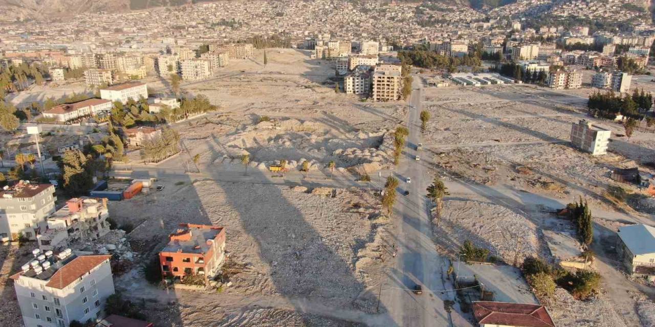 Asrın Felaketiyle Birlikte Tanınmaz Hale Gelen Hatay’da 46 Bin 600 Binanın Enkazı Kaldırıldı