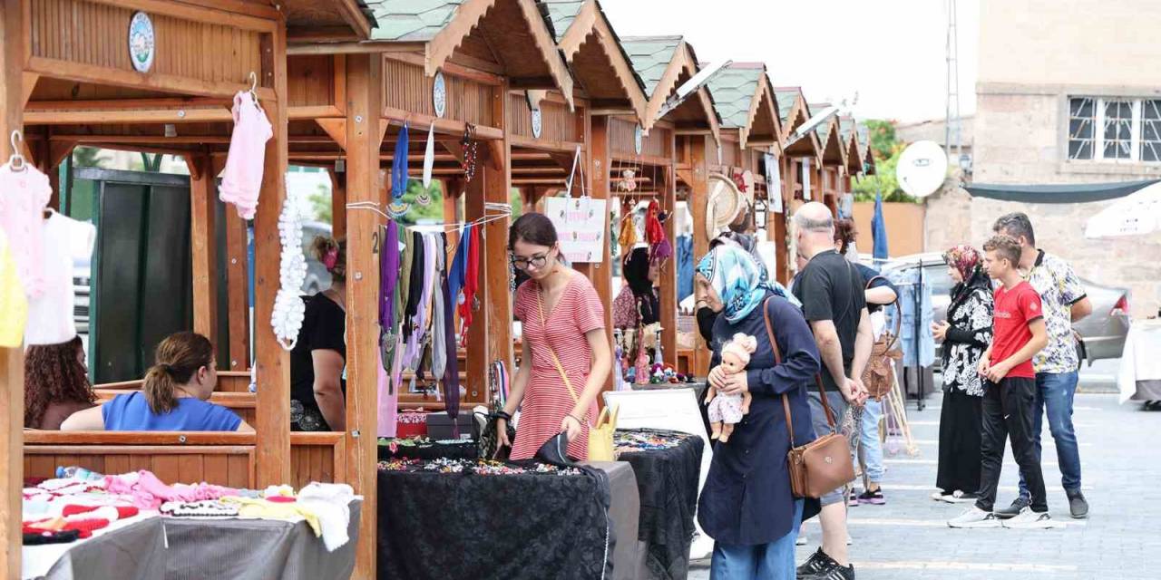 Maharetli Eller Pazarı Misafirlerini Ağırlamaya Hazırlanıyor