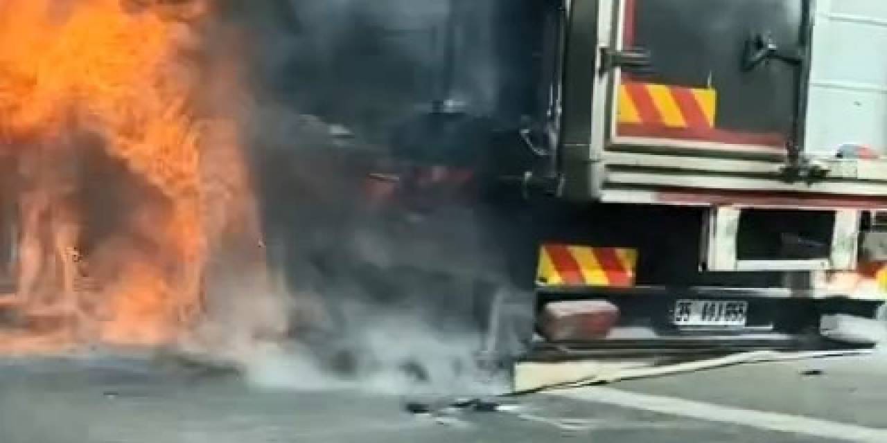 Bursa’da Seyir Halindeki Tır Alevlere Teslim Oldu