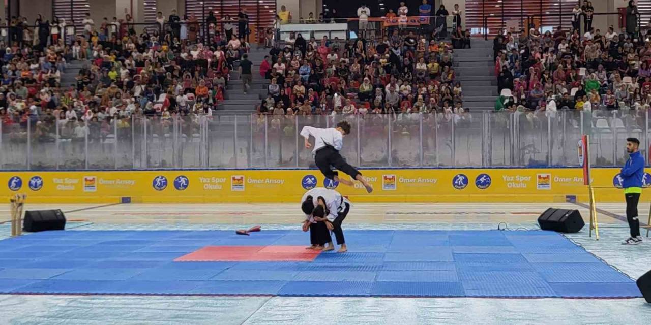 Bakan Bak: "En Büyük Hedefimiz Ve Mücadelemiz Bağımlılıkla, Uyuşturucu İle Mücadele"