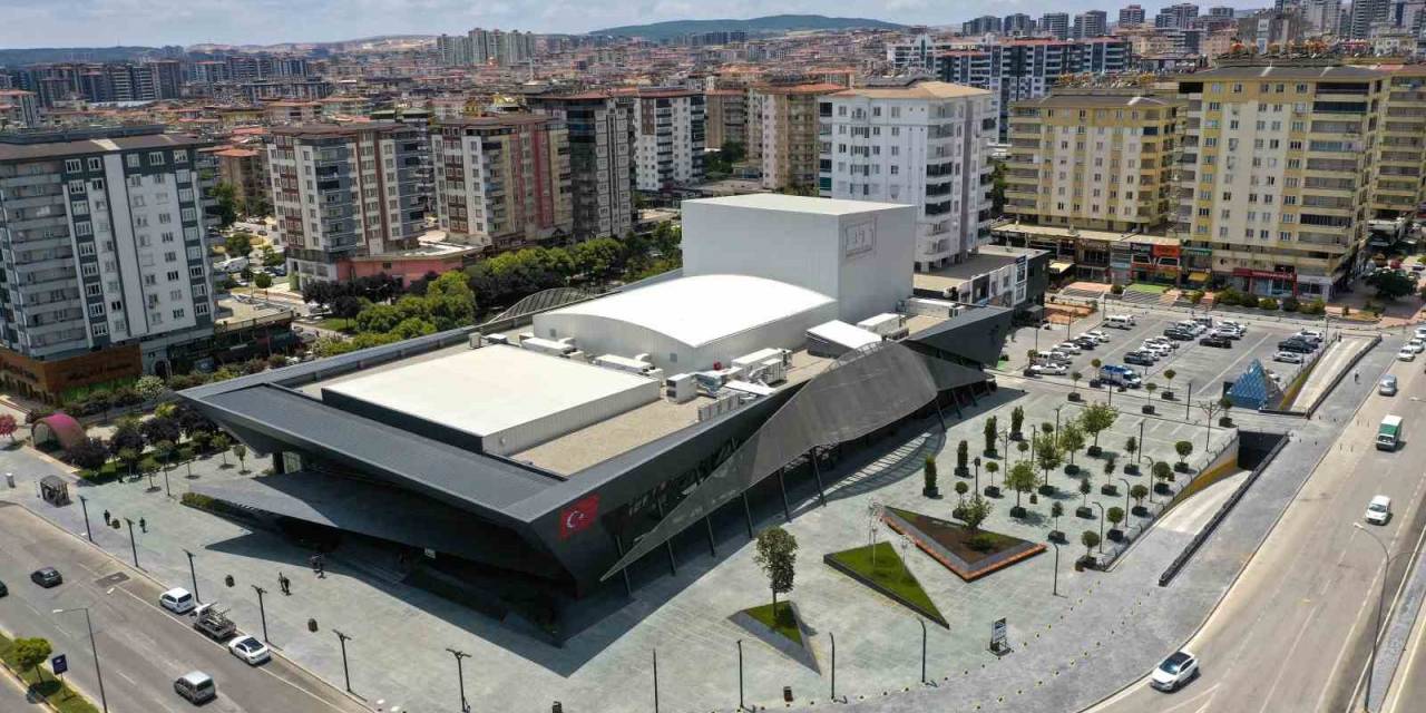 Tamer Karadağlı D.t. Şehitkamil Sahnesi Ve Şehitkamil Sanat Merkezi’ne Hayran Kaldı