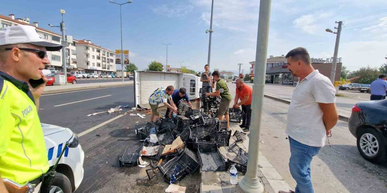 Kamyonet Yan Yattı 1 Kişi Yaralı