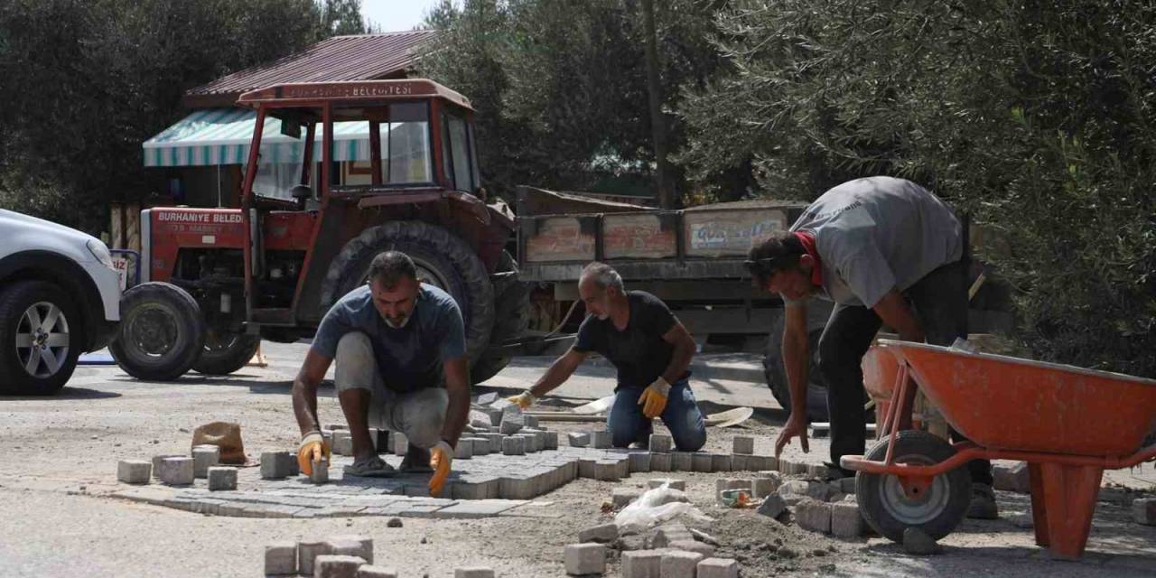 Burhaniye’de 7 Ayrı Noktada Eş Zamanlı Yol Bakım Çalışması