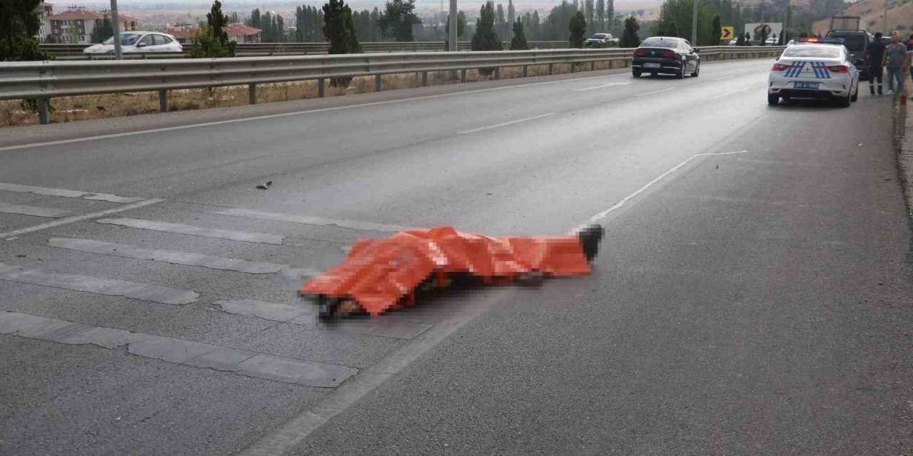 Otomobilin Çarptığı Motosiklet Sürücüsü Hayatını Kaybetti