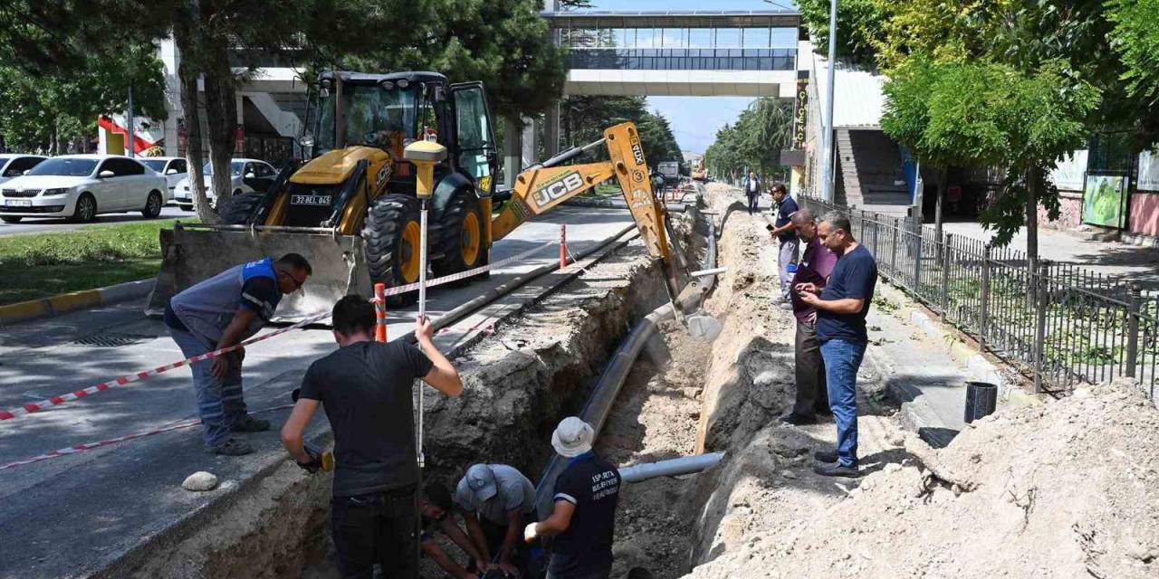 3 Bölgeye İçme Suyu Sağlayan Boru Hattında Yenileme Çalışması Yapıldı
