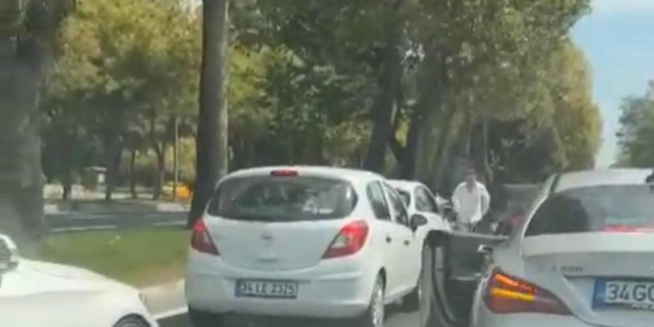 Konvoycular Trafiği Yavaşlattı, Tepki Gösteren Vatandaş Darp Edildi