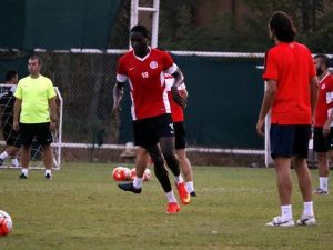 Antalyaspor Genç Ganalı’yı Deniyor