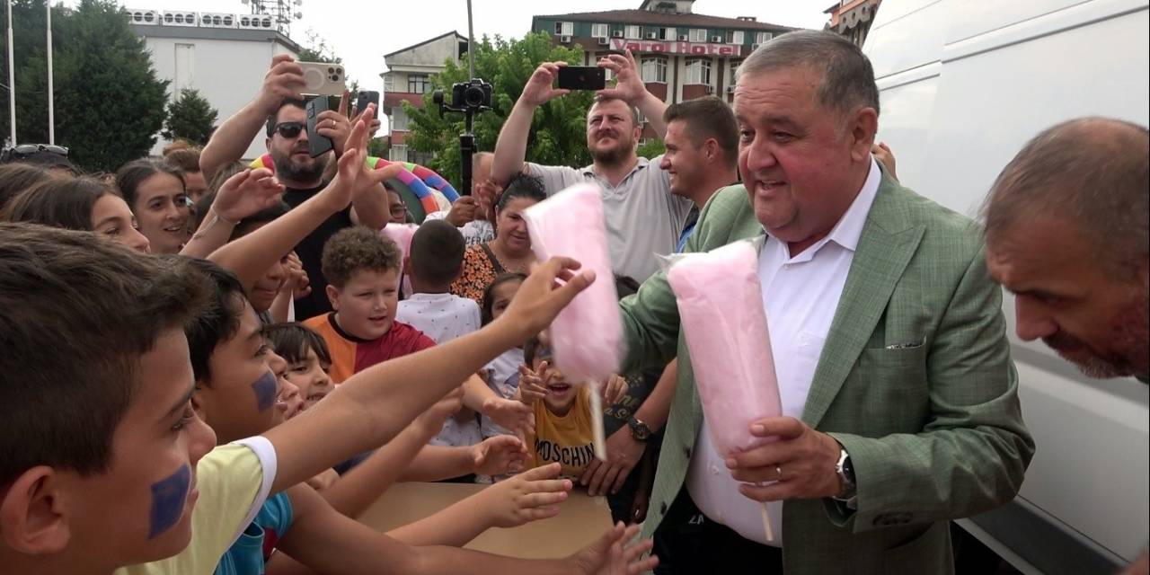 Çocuk Şenliğinde Pamuk Şekeri İzdihamı