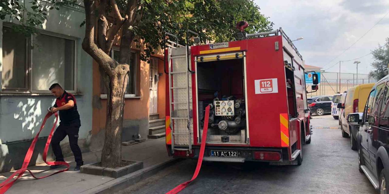 Bilecik’te Apartman Boşluğunda Çıkan Yangın Paniğe Neden Oldu