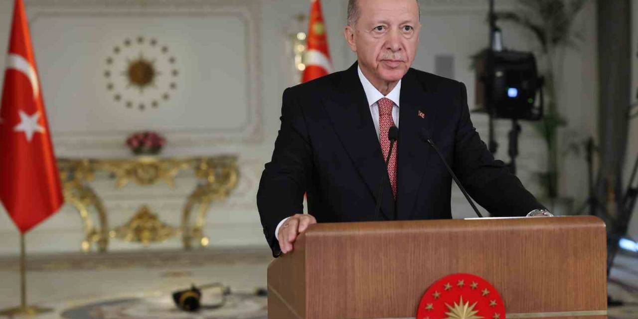 Cumhurbaşkanı Erdoğan: "Depremin Siyasetini Ve İstismarını Yapanlardan Değil Depremzedelerimizin Acılarını Paylaşanlardan Olduk"