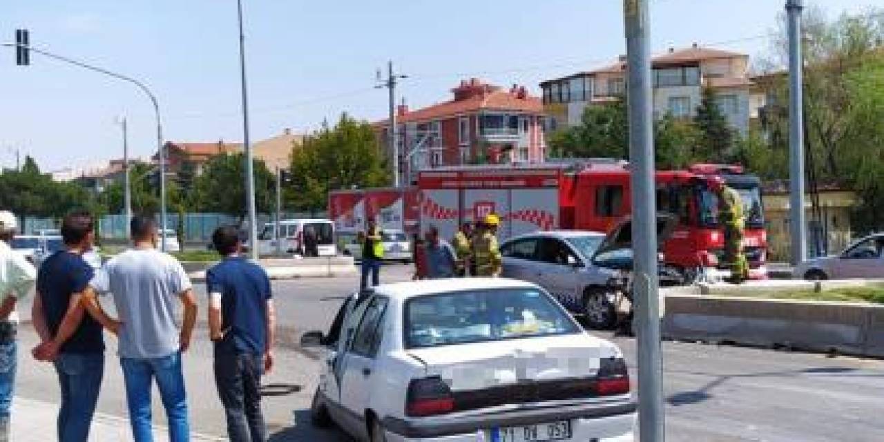 Kırıkkale’de İki Otomobil Çarpıştı: 2 Yaralı