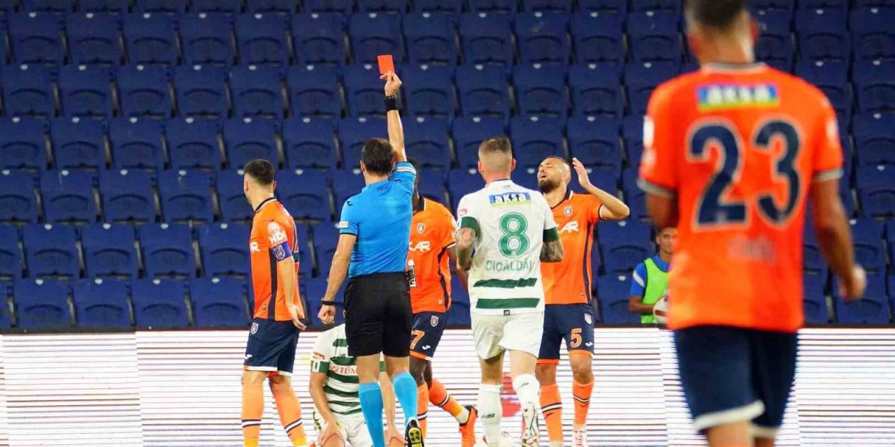 Ousseynou Ba, Başakşehir Formasıyla İlk Maçında Kırmızı Kart Gördü