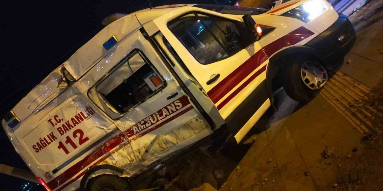 Diyarbakır’da Ambulans İle Belediye Otobüsü Çarpıştı: 3 Yaralı