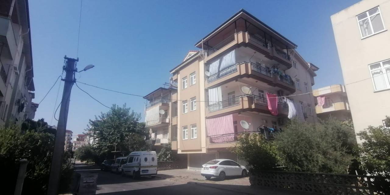Antalya’da 3. Kattan Düşen Minik Metehan Hayatını Kaybetti