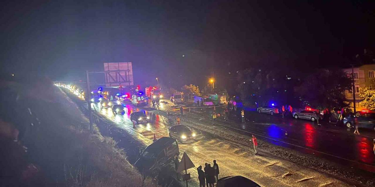 Denizli’de Otobüs, Minibüs Ve Çok Sayıda Araç Zincirleme Kazaya Karıştı: 3 Ölü, 50 Yaralı