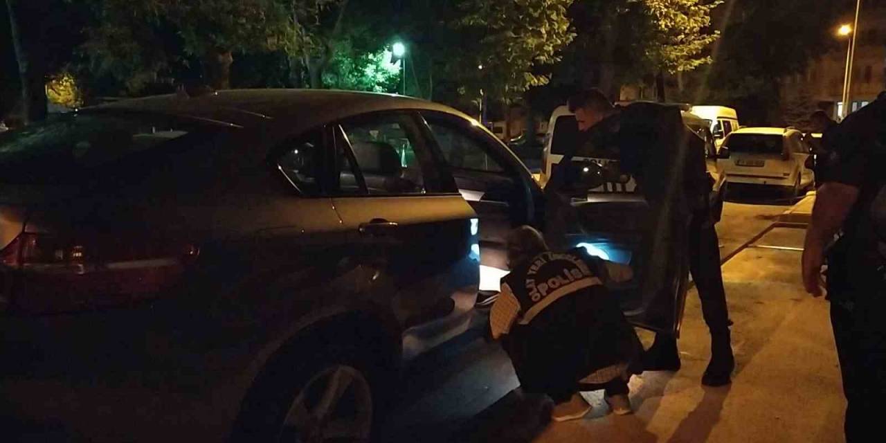 Park Halindeki Otomobil Kurşunlandı