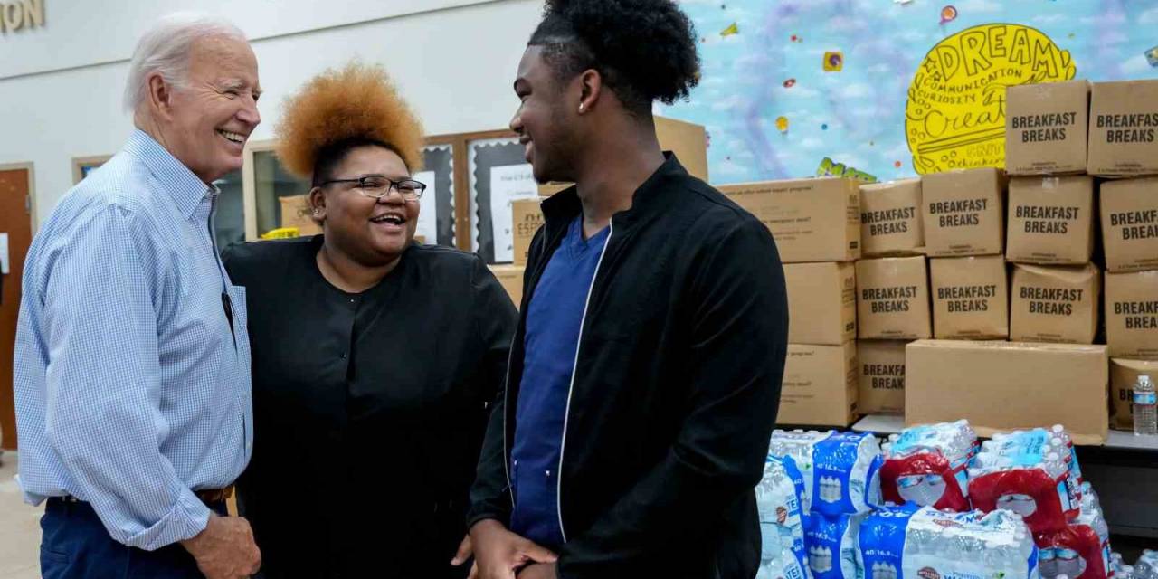 Abd Başkanı Biden Idalia Kasırgası’nın Vurduğu Florida’yı Ziyaret Etti