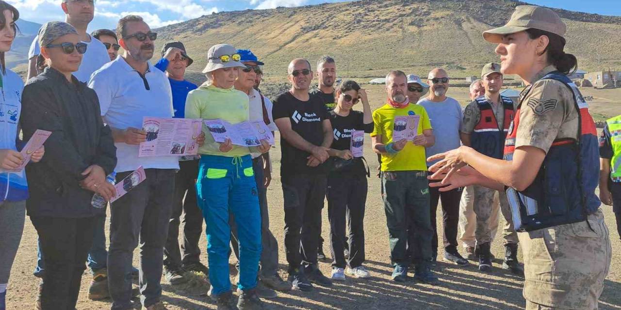 Süphan Dağı Eteklerinde ‘Kadına Şiddete Hayır’ Etkinliği