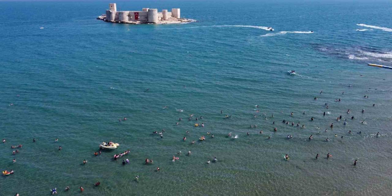 Akdeniz’in İncisi Kızkalesi’nde Okullar Açılmasına Günler Kala Tatilci Yoğunluğu