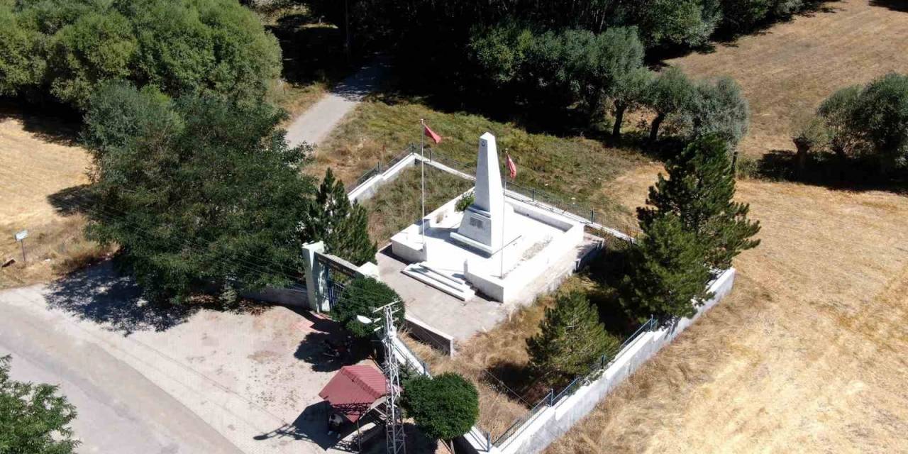 Zehirli İğne İle Şehit Edilen 40 Askerimiz Unutulmuyor