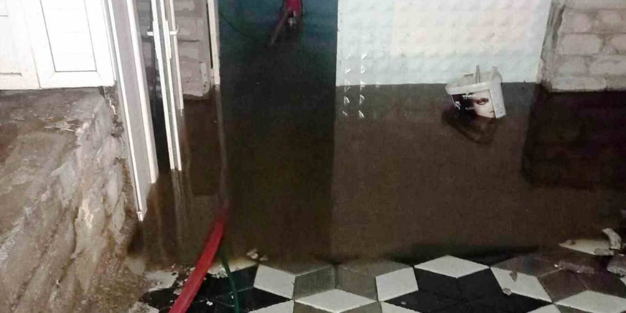 Konya’da Sağanak, Su Baskınlarına Neden Oldu