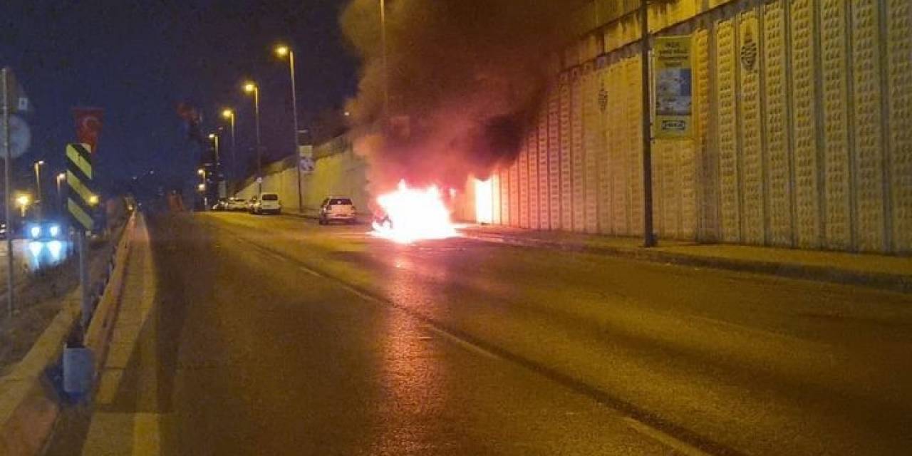 Küçükçekmece’de Araç Yangını