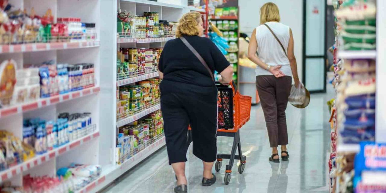 Halk Market Ve Halk Giyim Seferihisarlıların Yüzünü Güldürdü