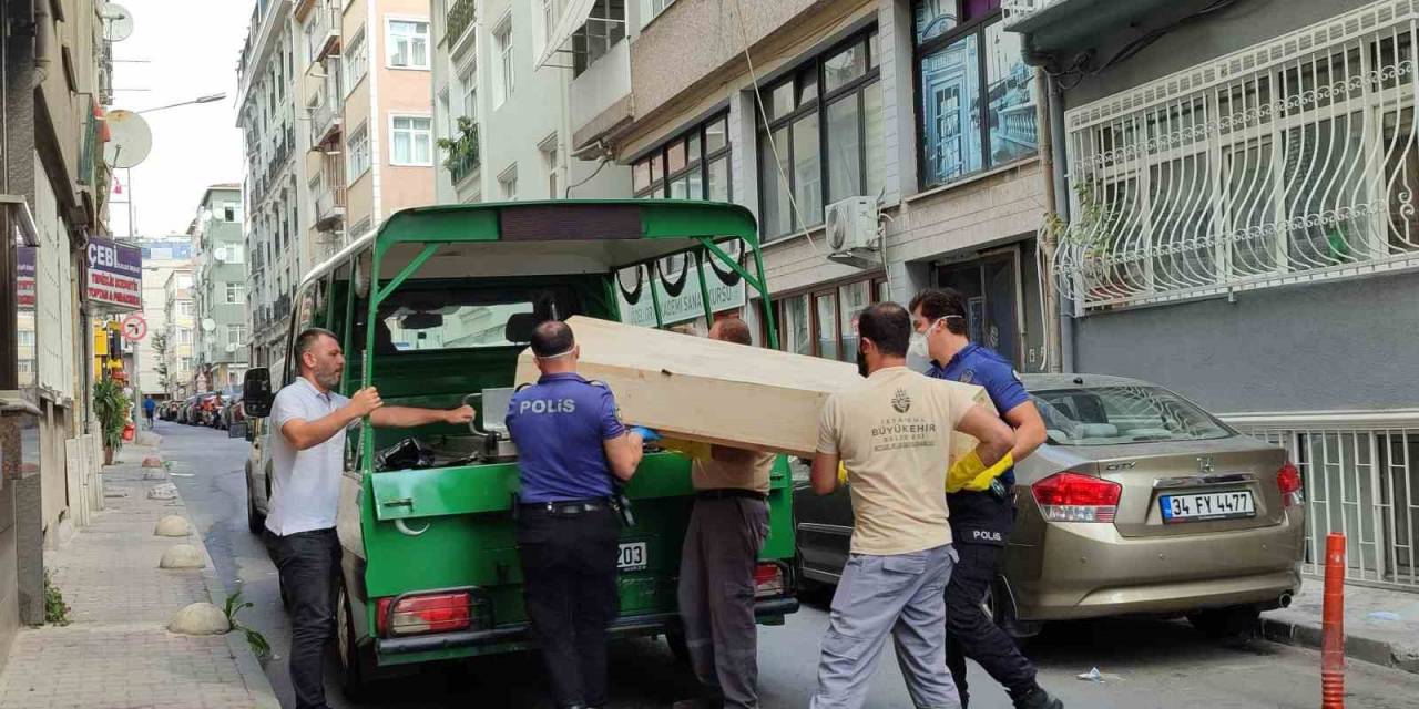Bakırköy’de Yaşayan Emekli Albay Evinde Ölü Bulundu