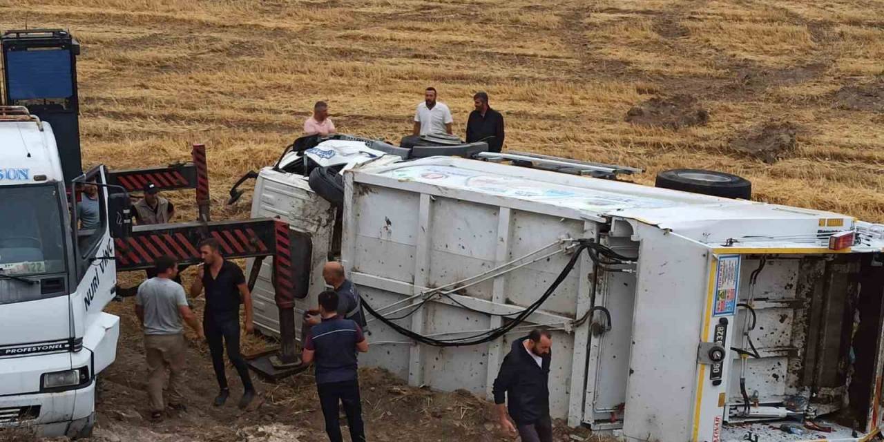 Başkentte Çöp Kamyonu Devrildi: 1 Yaralı