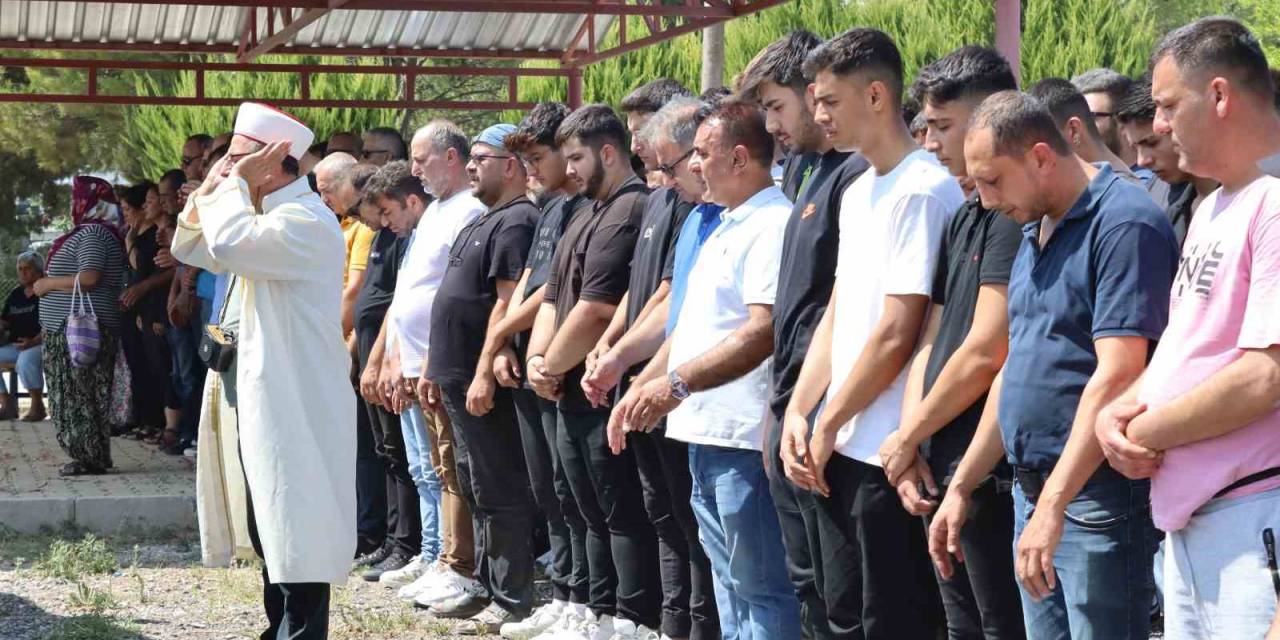 Katliam Gibi Kazada Ölen 5 Kişi İzmir’de Toprağa Verildi