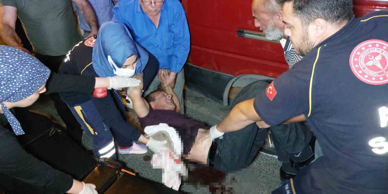 İçkili Restoran Önünde Bıçaklı Kavga: 1 Ölü, 1 Yaralı