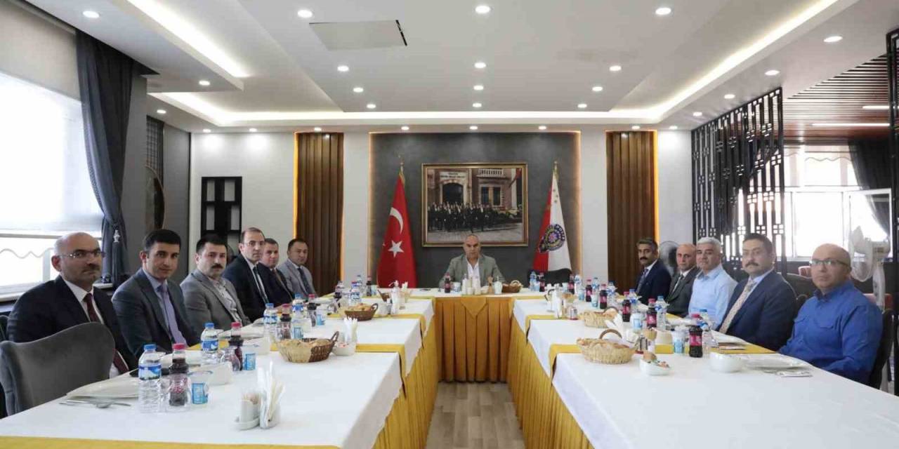 Ağrı Valiliği, Kaymakamlara Veda Yemeği Düzenledi